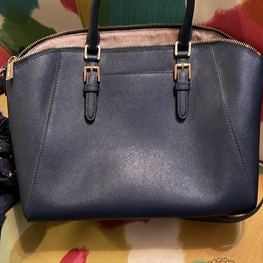 Micheal kors navy blue basically brand new used once or twice - Picture 3 of 3